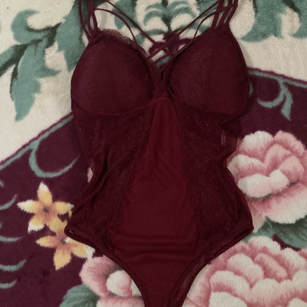 preloved Elegant Burgundy Lace Bodysuit